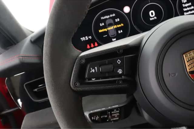 Porsche Taycan (2022) thumbnail 30