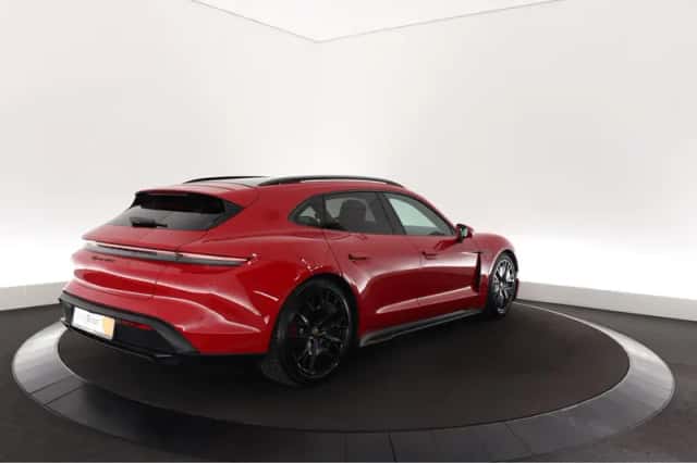Porsche Taycan (2022) thumbnail 4