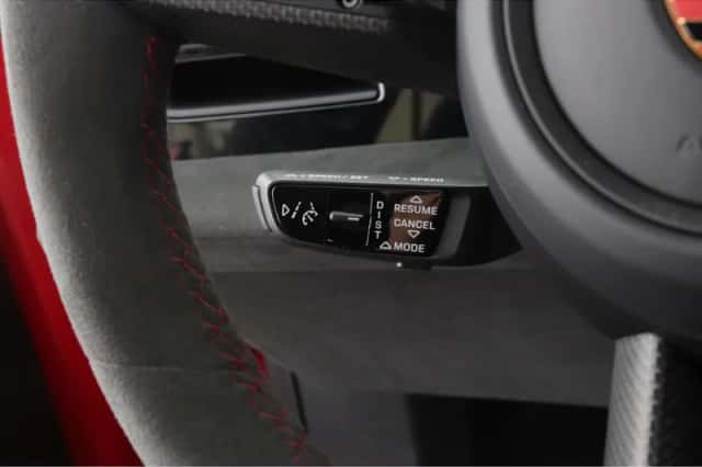 Porsche Taycan (2022) thumbnail 33