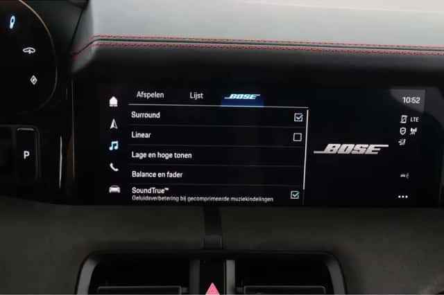 Porsche Taycan (2022) thumbnail 44