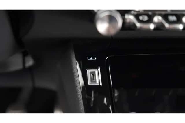 Peugeot 2008 (2022) thumbnail 32