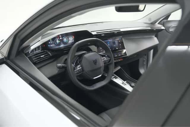 Peugeot 308 (2024) thumbnail 2