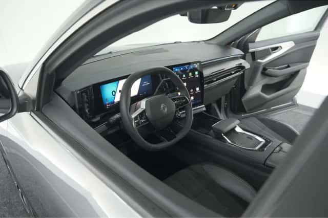 Renault Austral (2025) thumbnail 2