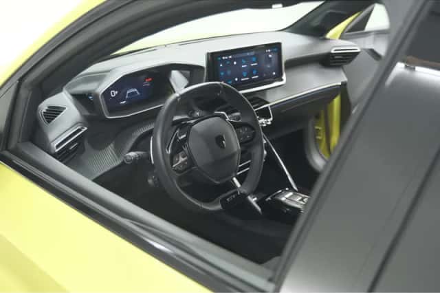 Peugeot 208 (2024) thumbnail 3