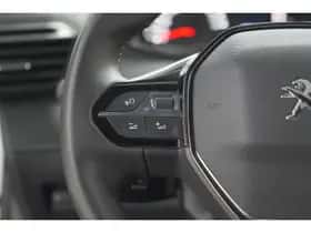 Peugeot 2008 (2023) thumbnail 28