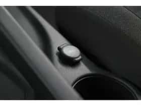 Peugeot 2008 (2023) thumbnail 36