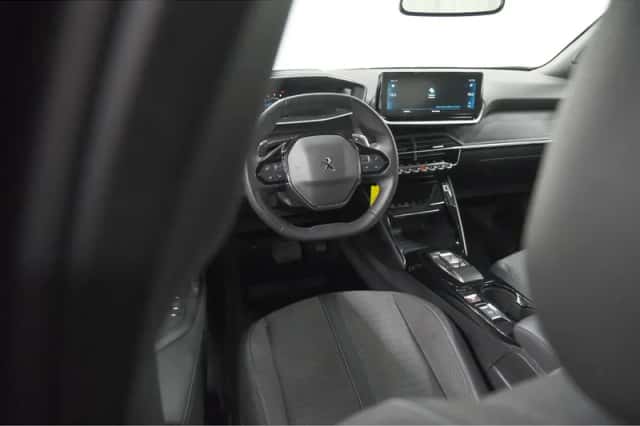 Peugeot 2008 (2023) thumbnail 2