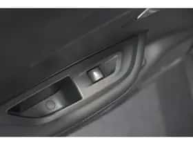 Peugeot 2008 (2023) thumbnail 20
