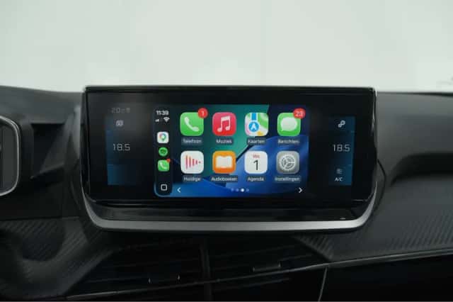Peugeot 2008 (2023) thumbnail 3