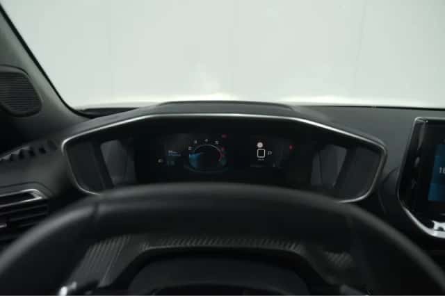 Peugeot 2008 (2023) thumbnail 29