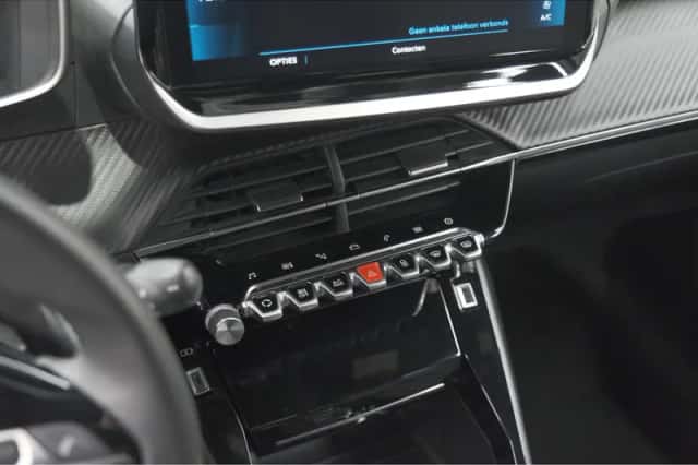Peugeot 2008 (2023) thumbnail 32