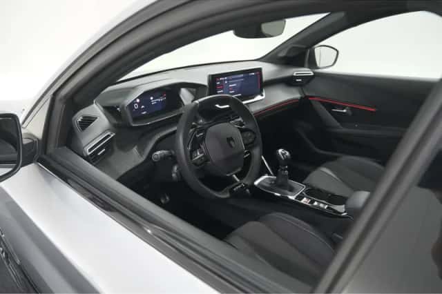 Peugeot 208 (2024) thumbnail 2