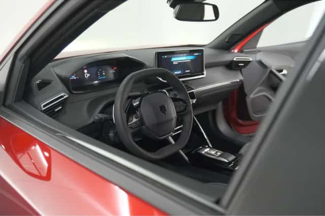 Peugeot 2008 (2025) thumbnail 3