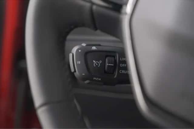 Peugeot 2008 (2025) thumbnail 36
