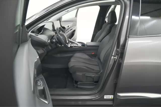 Peugeot 3008 (2021) thumbnail 23