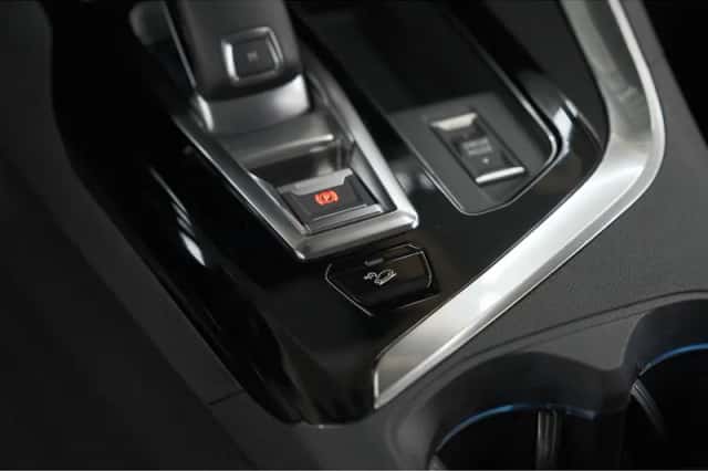 Peugeot 3008 (2021) thumbnail 40