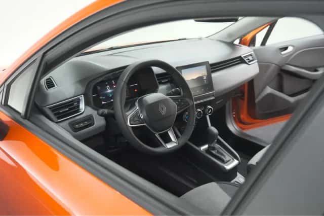 Renault Clio (2025) thumbnail 2