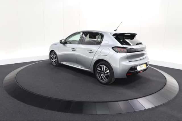 Peugeot 208 (2022) thumbnail 12