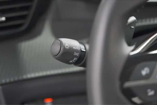 Peugeot 208 (2022) thumbnail 32