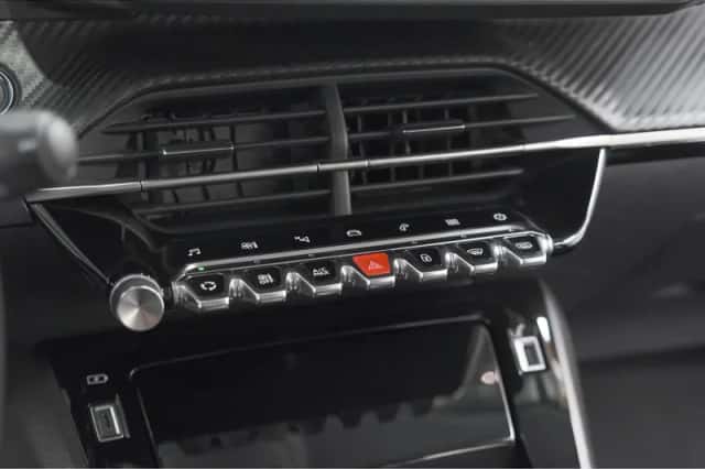 Peugeot 208 (2022) thumbnail 43