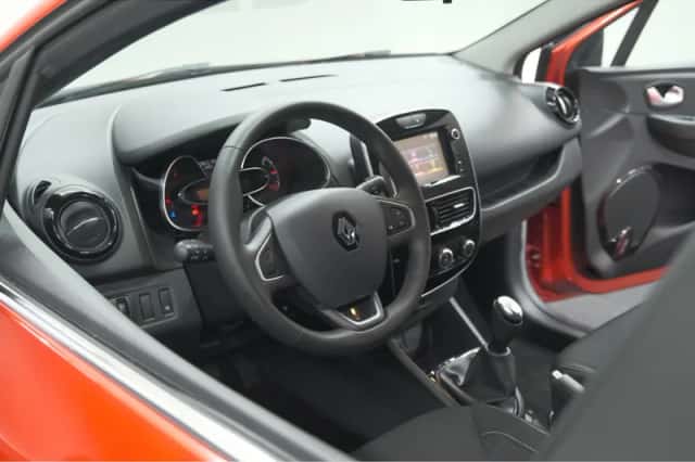 Renault Clio (2018) thumbnail 2