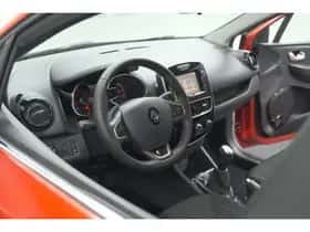 Renault Clio (2018) thumbnail 2