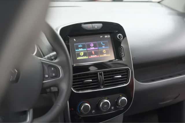 Renault Clio (2018) thumbnail 3