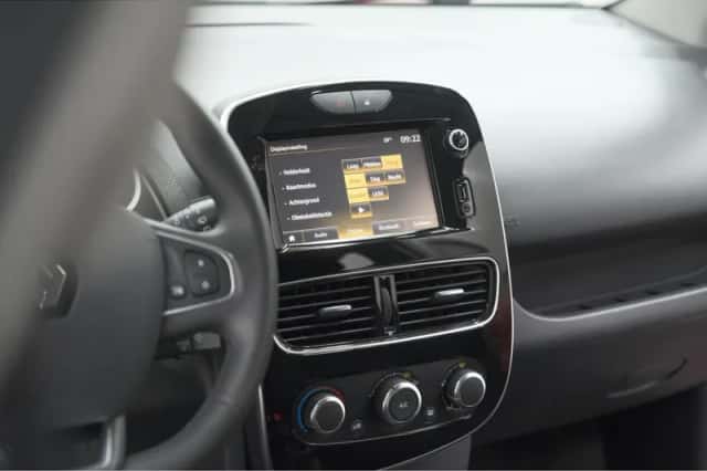 Renault Clio (2018) thumbnail 47