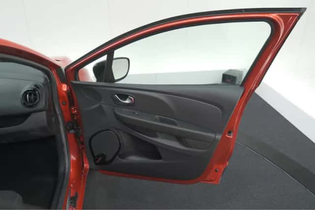 Renault Clio (2018) thumbnail 52