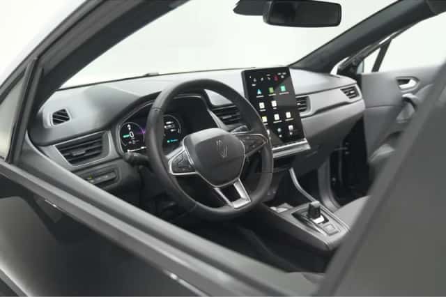 Renault Captur (2025) thumbnail 2