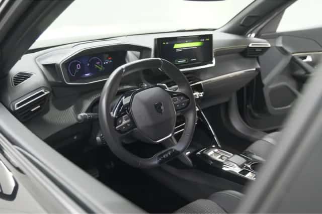 Peugeot 2008 (2024) thumbnail 2