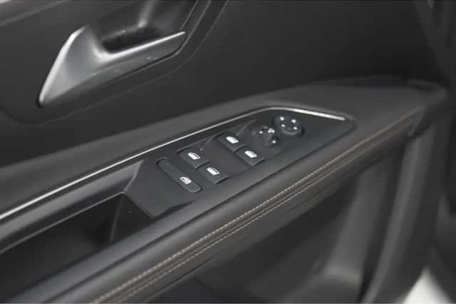 Peugeot 5008 (2020) thumbnail 25