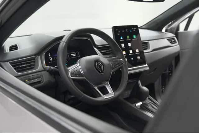 Renault Captur (2025) thumbnail 2