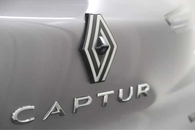 Renault Captur (2025) thumbnail 4