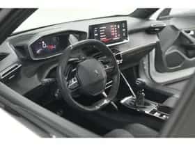 Peugeot 2008 (2022) thumbnail 2