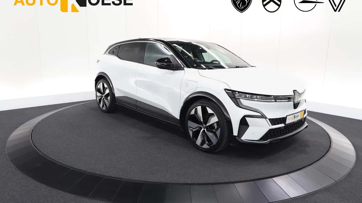 Renault Mégane E-Tech (2022) — foto 1