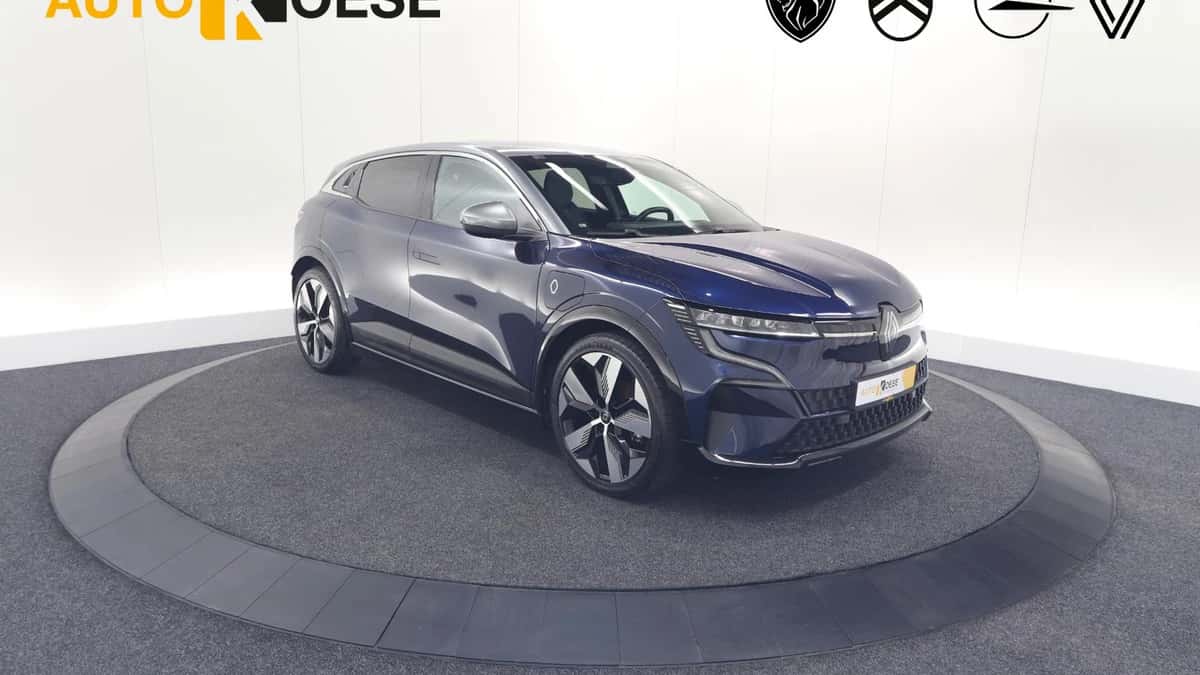 Renault Mégane E-Tech (2023) — foto 1