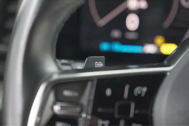 Renault Mégane E-Tech (2023) thumbnail 32