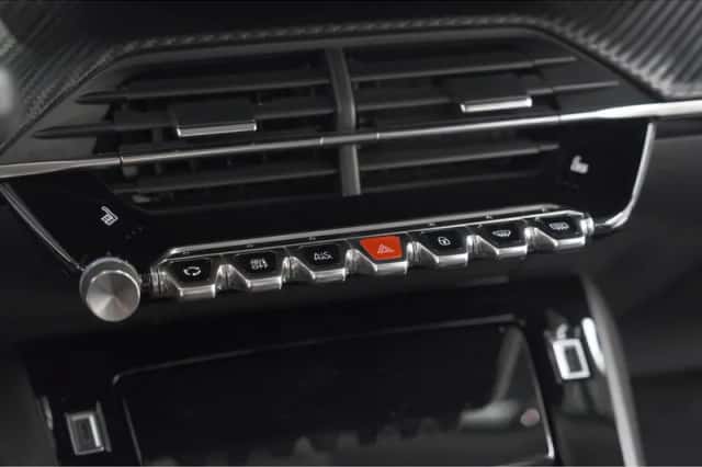 Peugeot 2008 (2020) thumbnail 37
