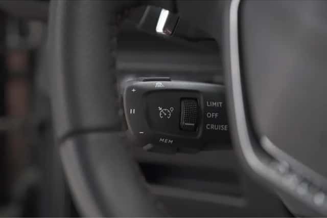 Peugeot 3008 (2023) thumbnail 37