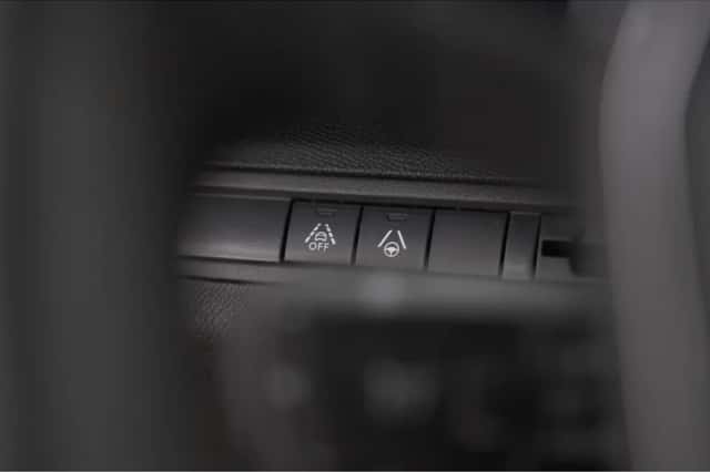 Peugeot 3008 (2023) thumbnail 38