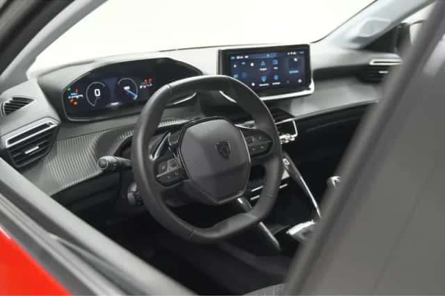 Peugeot 208 (2024) thumbnail 2