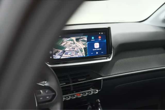 Peugeot 208 (2024) thumbnail 3