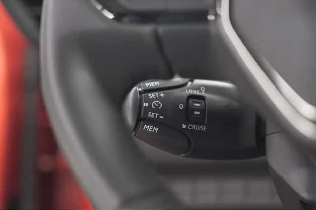 Peugeot 208 (2024) thumbnail 4