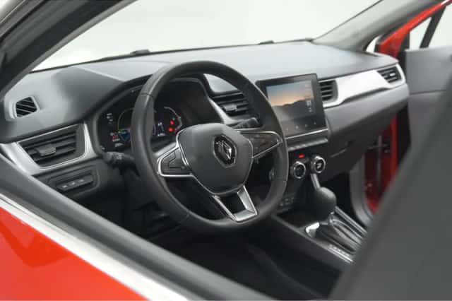 Renault Captur (2024) thumbnail 2