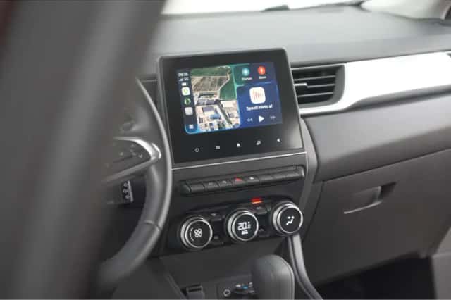 Renault Captur (2024) thumbnail 3