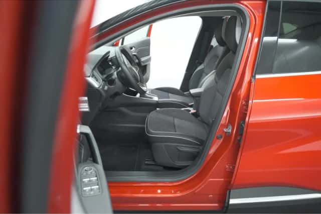Renault Captur (2024) thumbnail 23