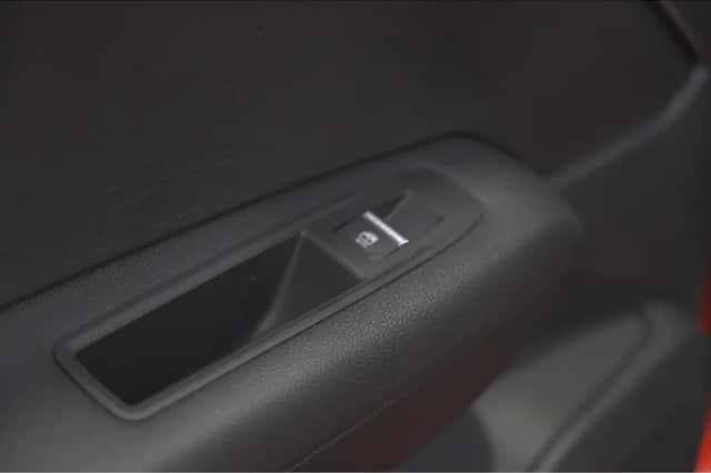 Renault Captur (2024) thumbnail 25
