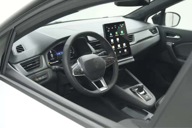 Renault Captur (2025) thumbnail 2