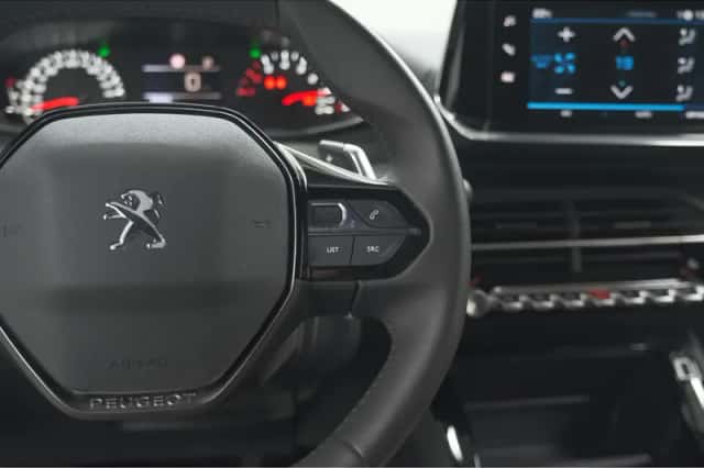 Peugeot 2008 (2023) thumbnail 30